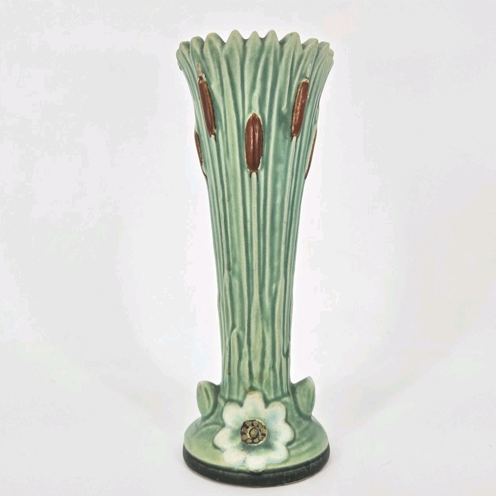 Weller Ardsley Cattail Vase 7.5" Green Water Lily Shape 15 1920s Art Pottery